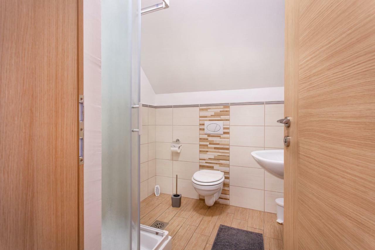 Roberta Apartment